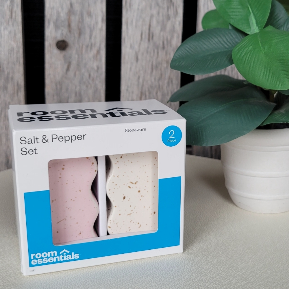 Room Essentials Pink & White Abstract Speckled Stoneware Salt & Pepper Set - Picture 3 of 6